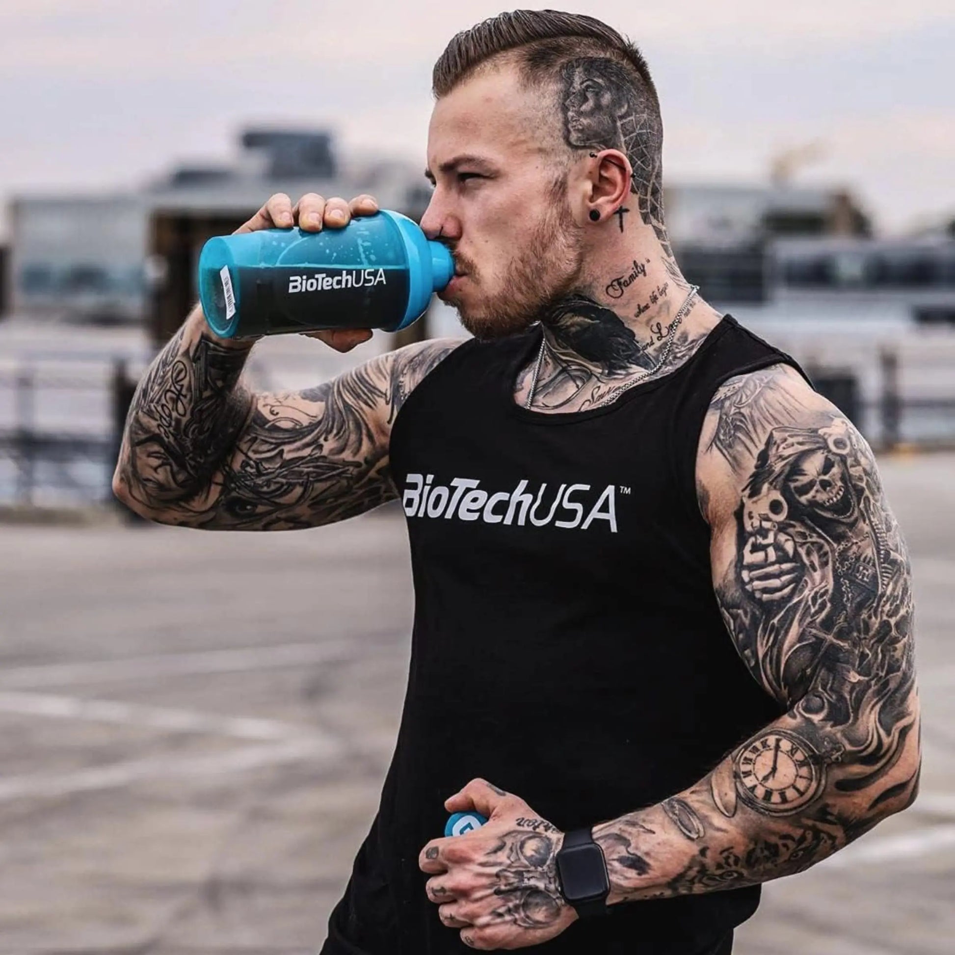 Biotech Shaker Wave per miscelazione Proteine in polvere con retina 600ml lifestyle - Punto Fitness Potenza