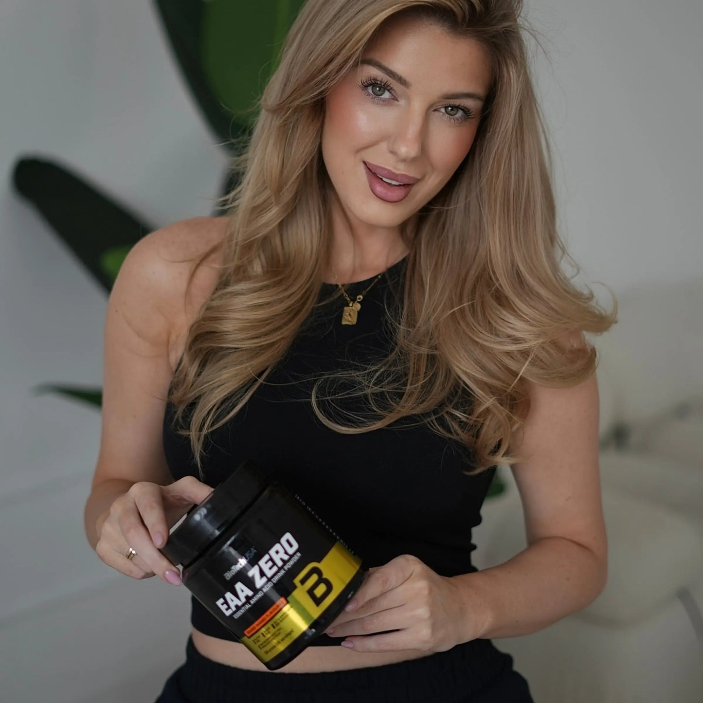Biotech EAA ZERO aminoacidi essenziali in polvere 350g lifestyle - Punto Fitness Potenza