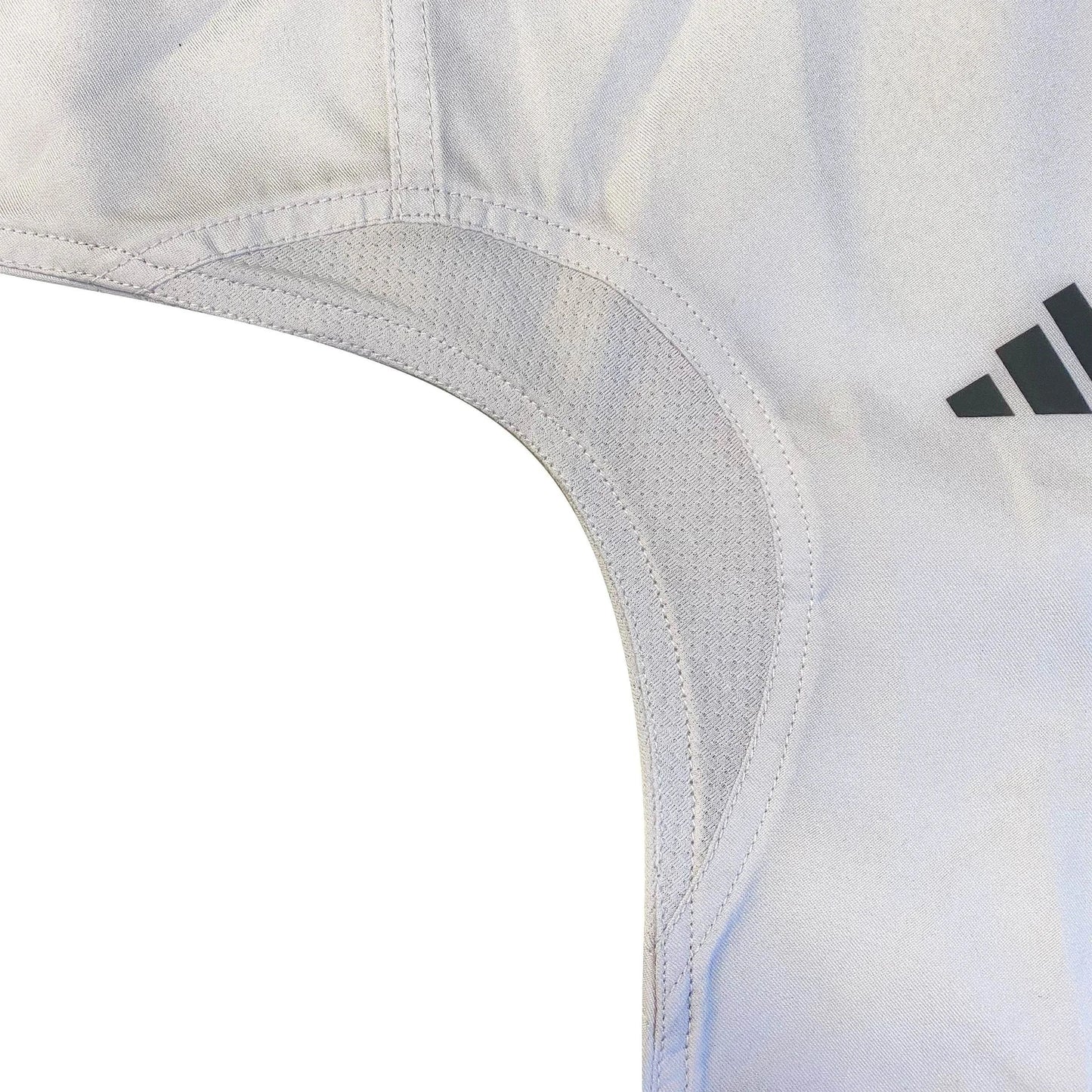 Divisa Karate Gi Adidas K150 WKF Uniforme Kumite allenamento Kimono dettaglio manica traspirante - Punto Fitness Potenza Arti Marziali